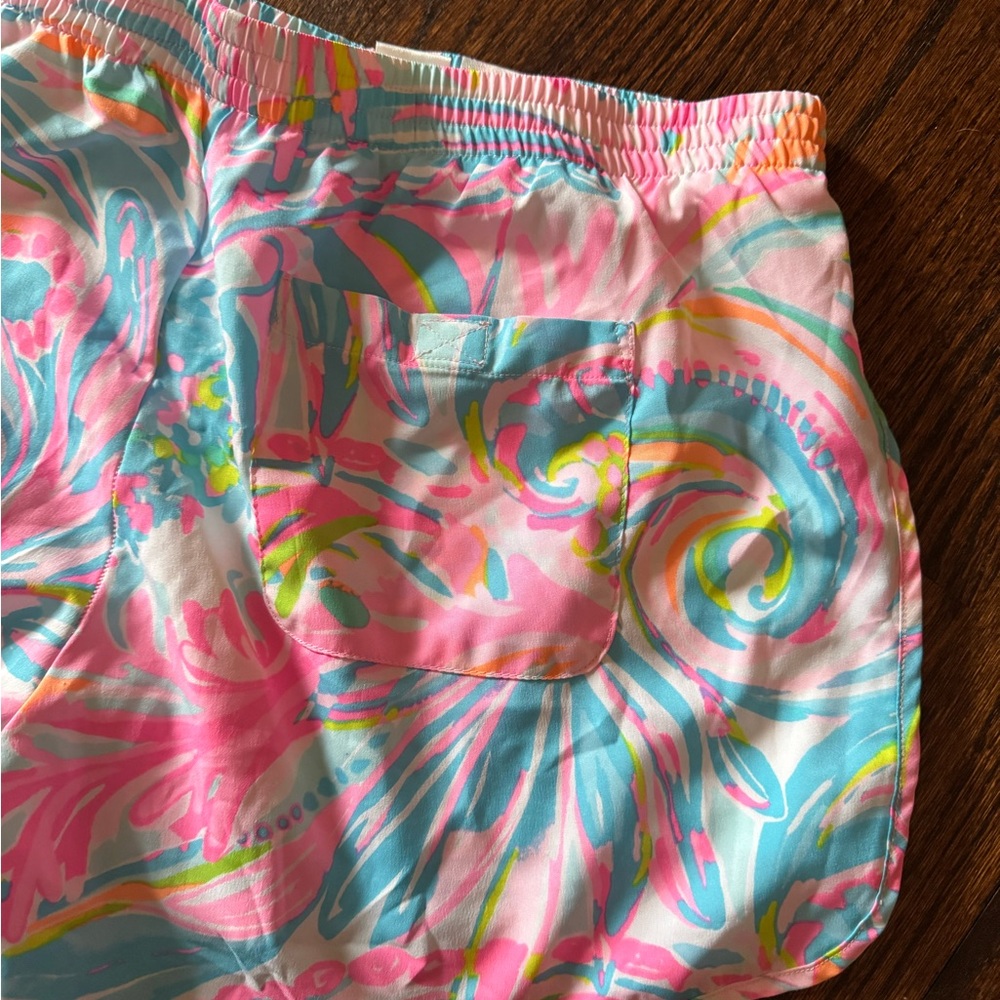NWOT Lilly Pulitzer Luxletic Ocean Trail Short carnivale coral - Picture 2 of 6